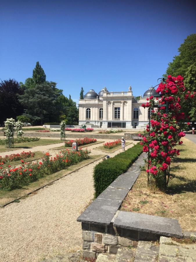 Au 194 Bed & Breakfast Liege Bagian luar foto